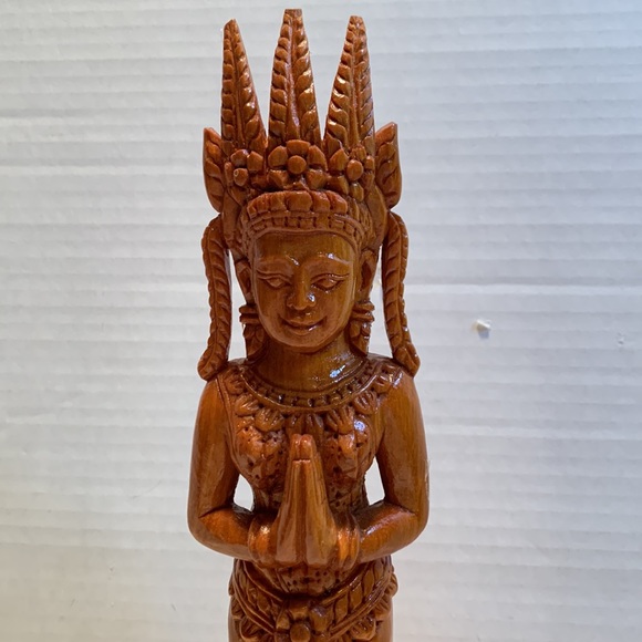 Pair of Hand carved wooden goddesses - Picture 2 of 5